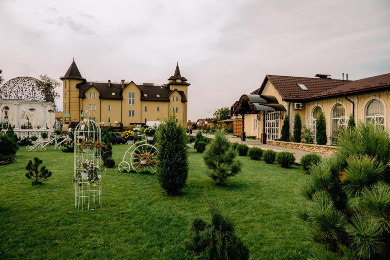 Готельно-Ресторанний Комплекс Прованс Парк Pochaiv Exterior foto
