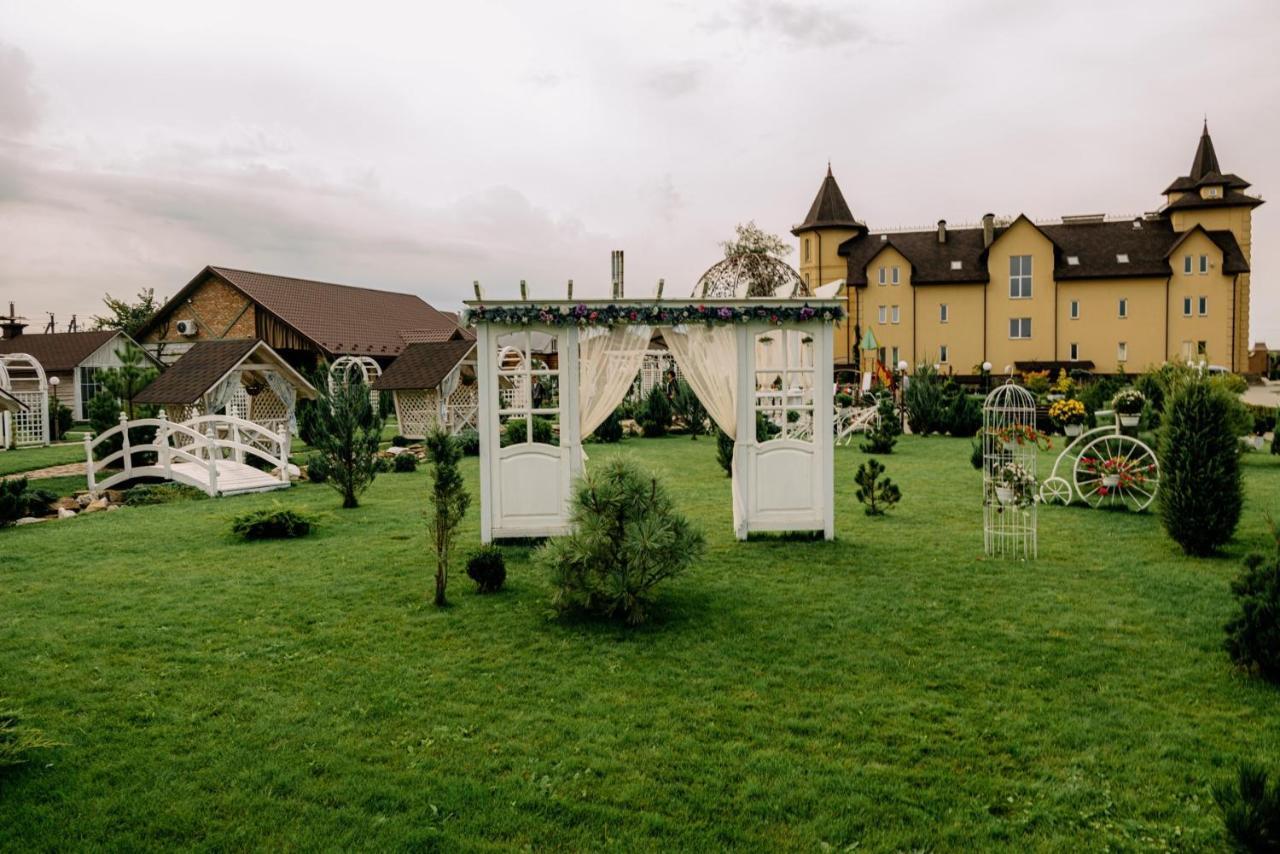 Готельно-Ресторанний Комплекс Прованс Парк Pochaiv Exterior foto